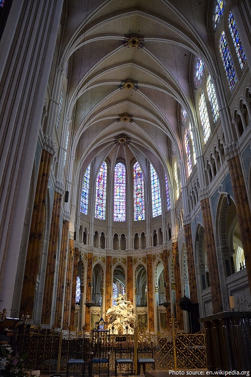 chartres cathedral interior