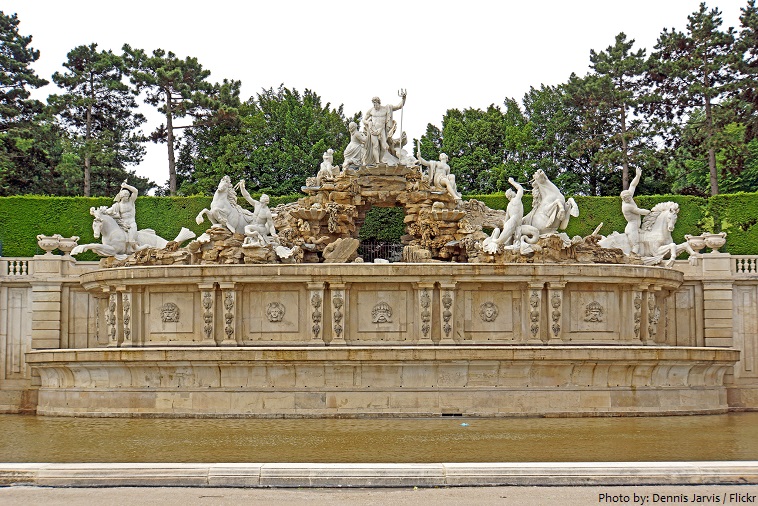 schönbrunn palace neptune fountain