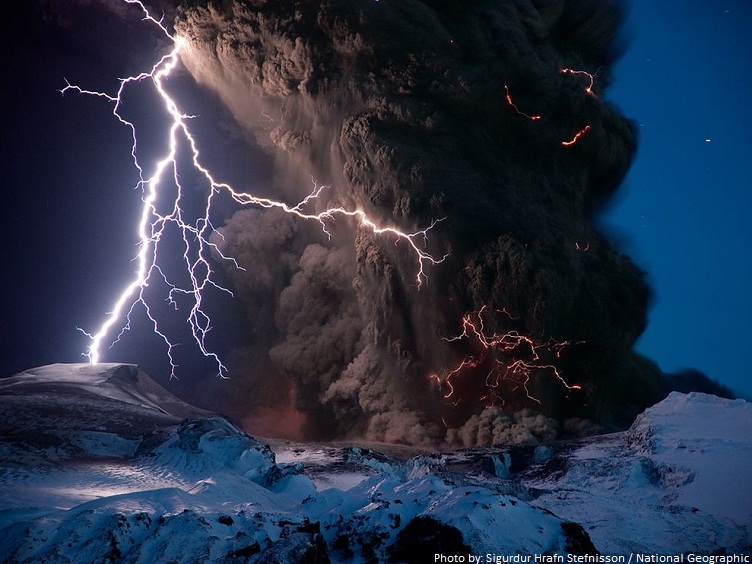 volcanic eruption lightning