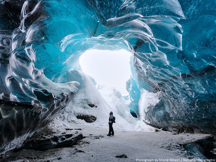 iceland glacier cave
