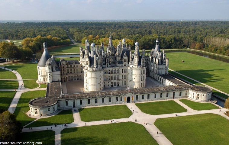 chateau de chambord from above