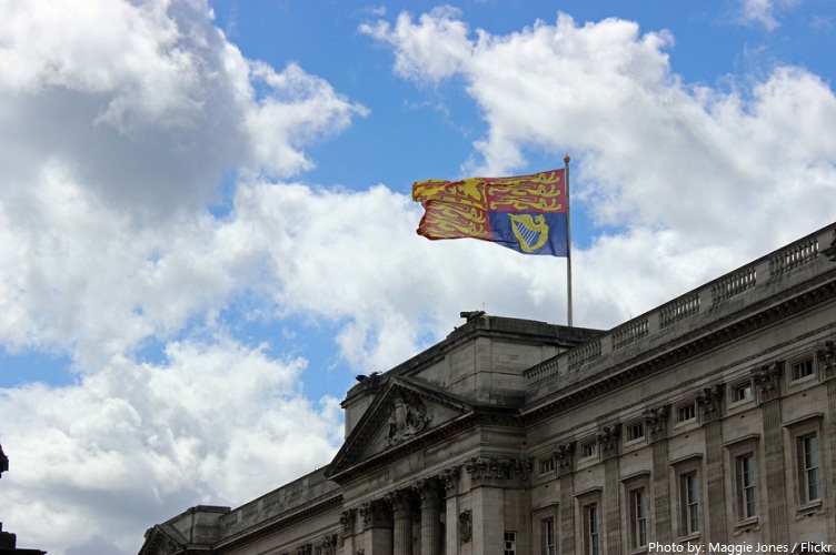 buckingham palace flag