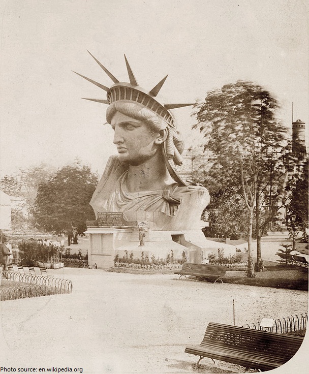 statue of liberty head paris