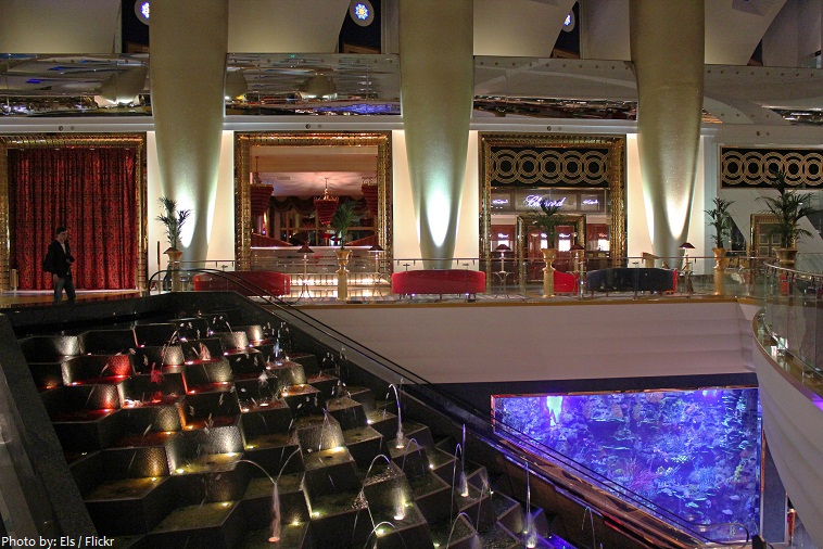 burj al arab lobby aquarium