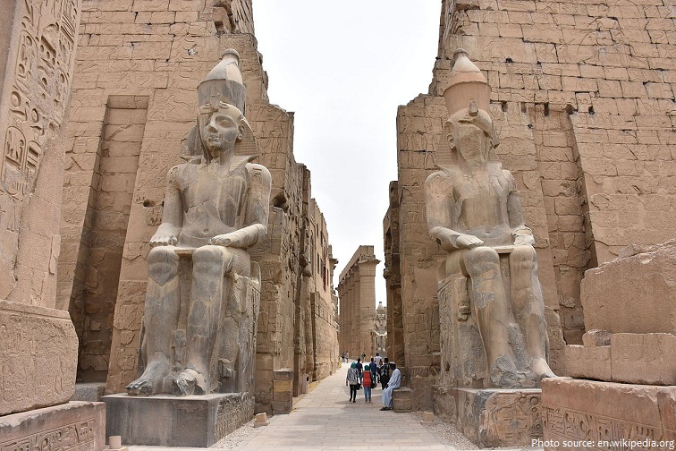 luxor temple statues of ramesses II