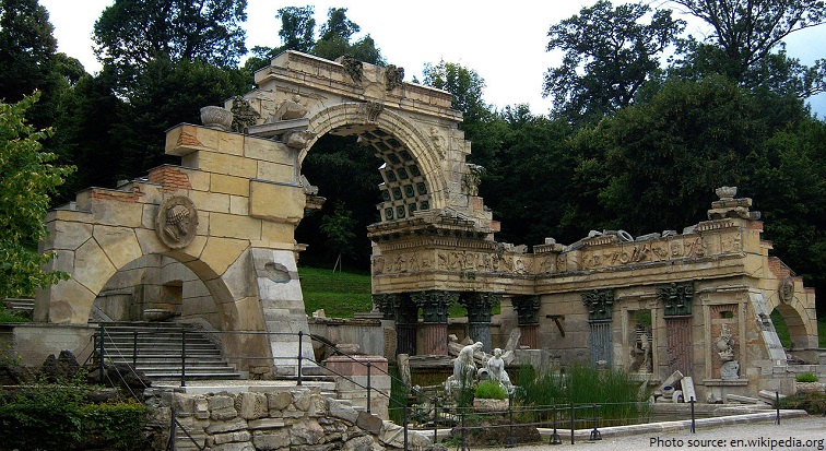 schönbrunn palace roman ruins
