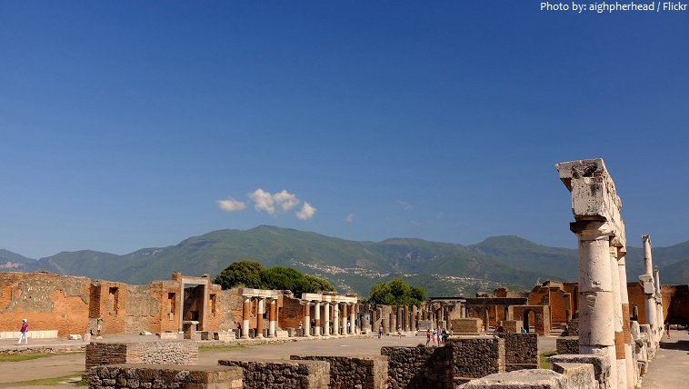 pompeii forum