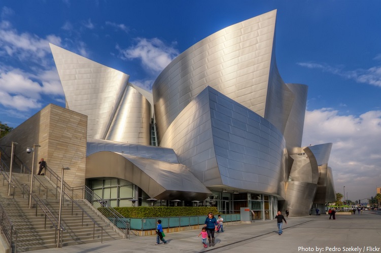 My first attempt at photographing the Walt Disney Concert Hall building. Designed by the famous Frank Gehry (Dancing House in Prague), has only curved metallic surfaces. Difficult to photograph, I had a hard time recording the correct colors and can have a lot of contrast. I was there in the early afternoon so the light was still pretty harsh. ISO 100, 11mm, f5.6, (1/500, 1/2000, 1/125). Blended and tonemapped using Photomatix.