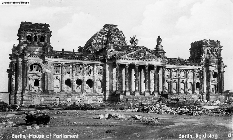 reichstag building after ww2