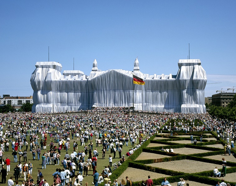 reichstag building wrapped in fabric
